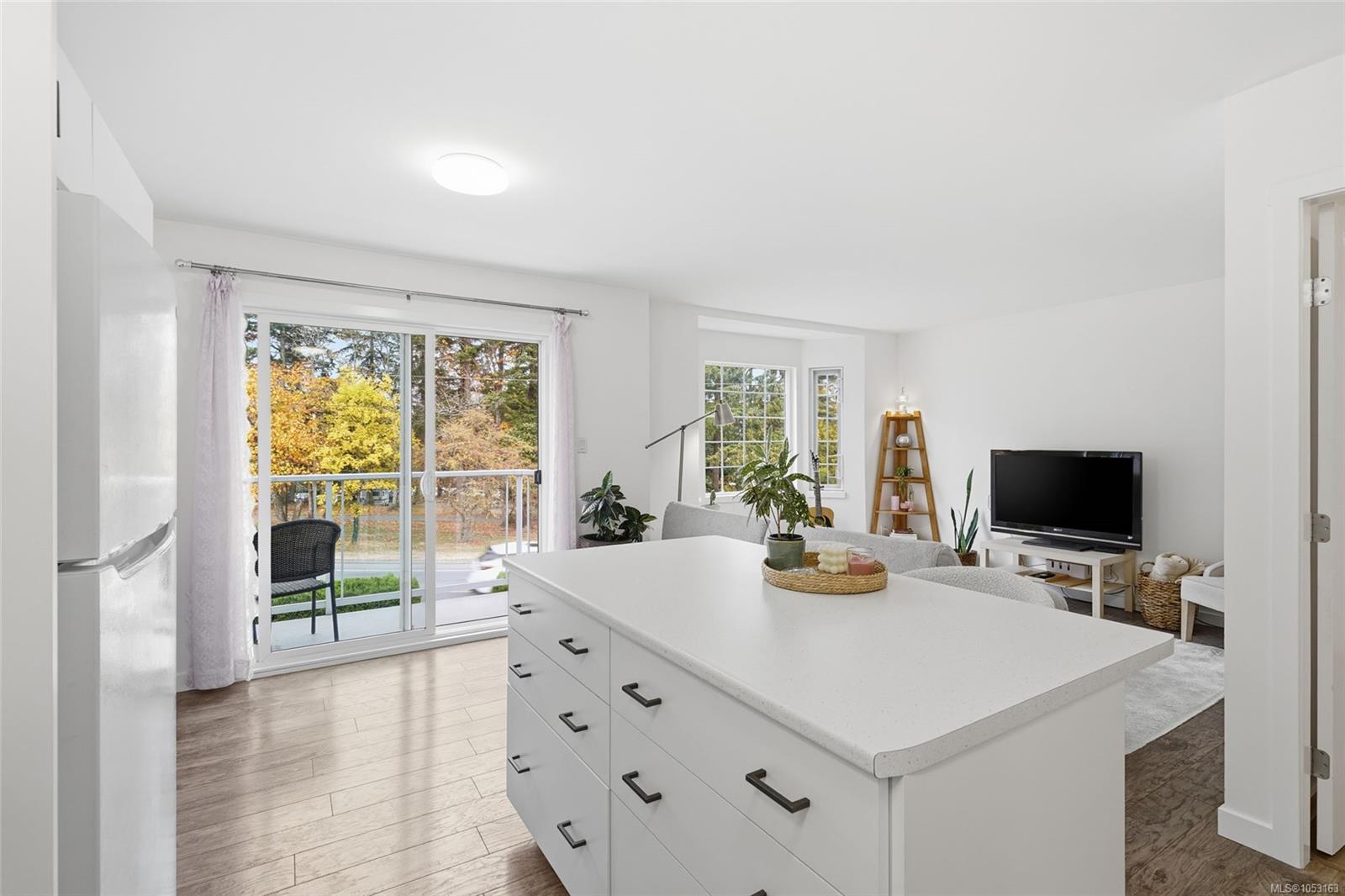 4-10 Ashlar Ave — listing photo 12 of 39