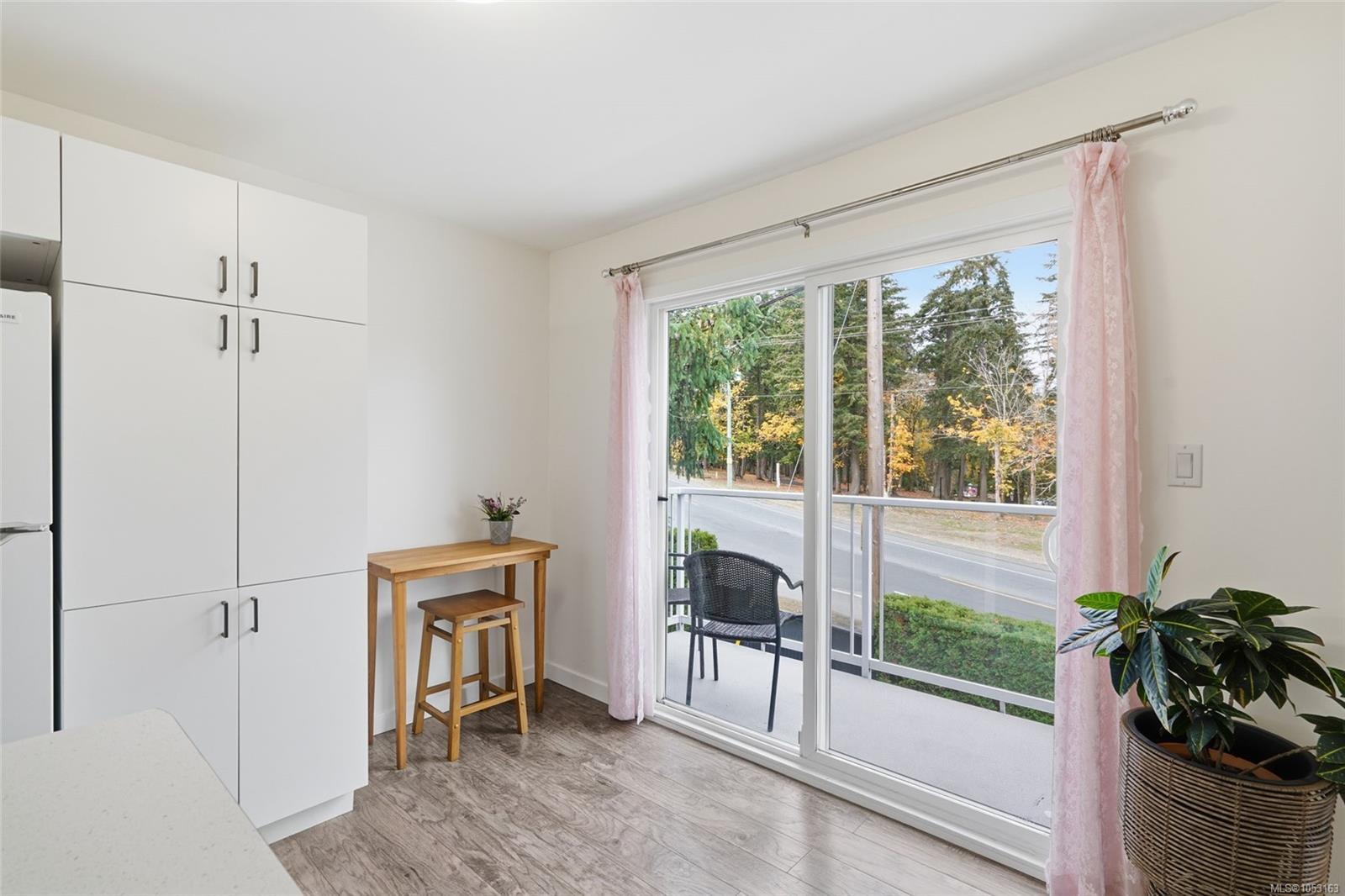 4-10 Ashlar Ave — listing photo 14 of 39