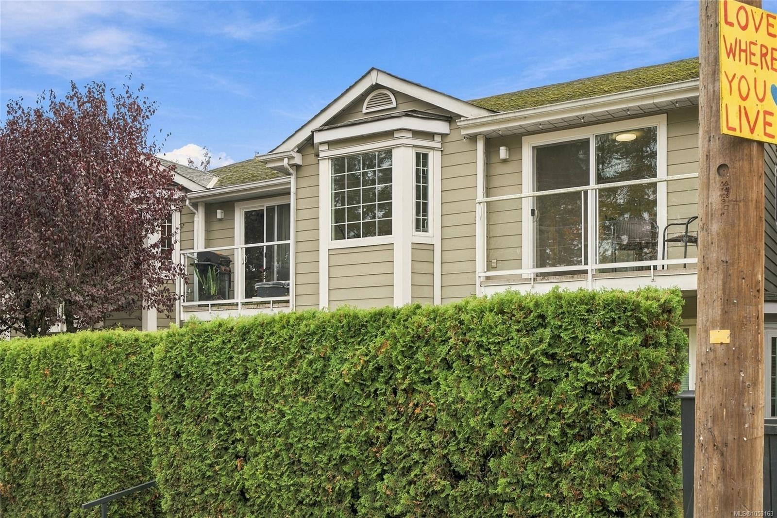 4-10 Ashlar Ave — listing photo 6 of 39