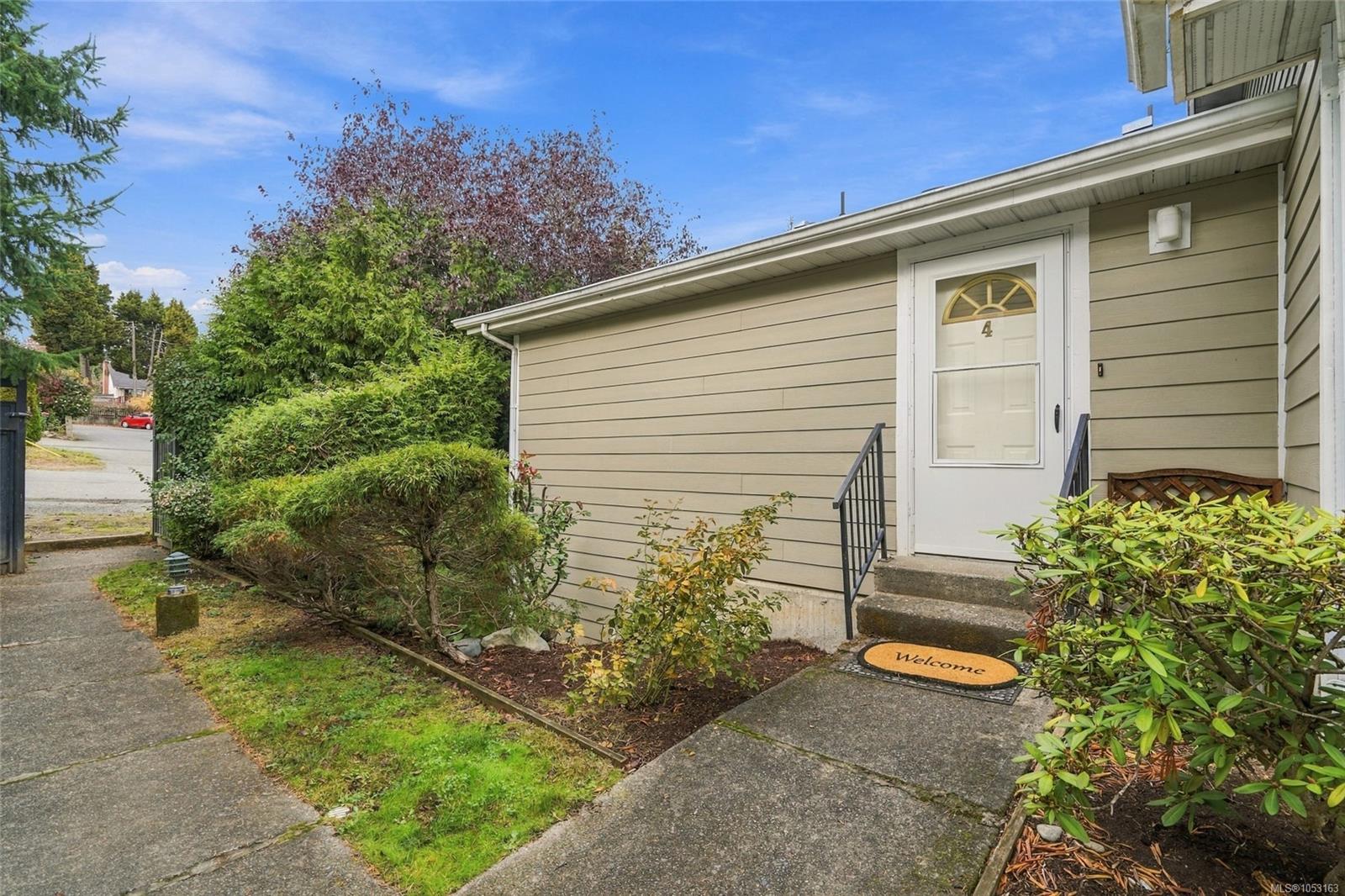 4-10 Ashlar Ave — listing photo 8 of 39