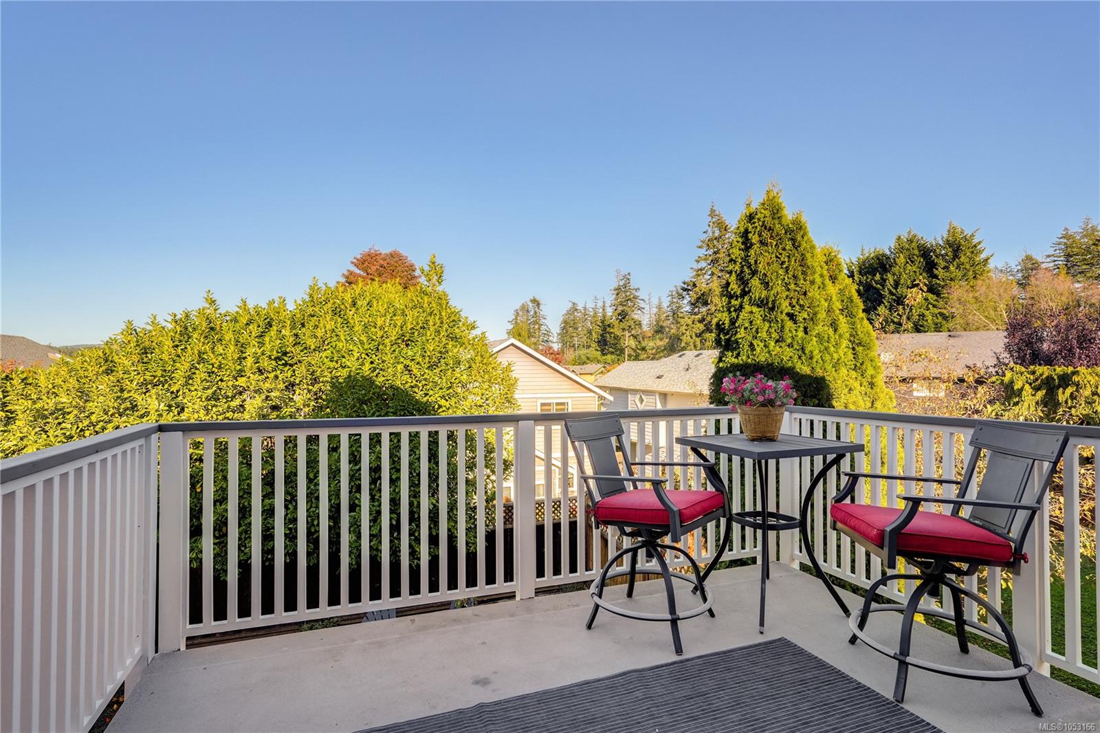 8 Stoneridge Dr — listing photo 7 of 33