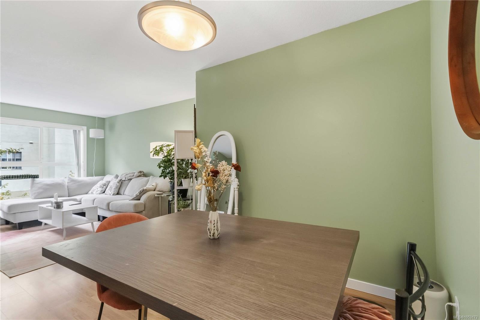 203-1710 Fort St — listing photo 7 of 29