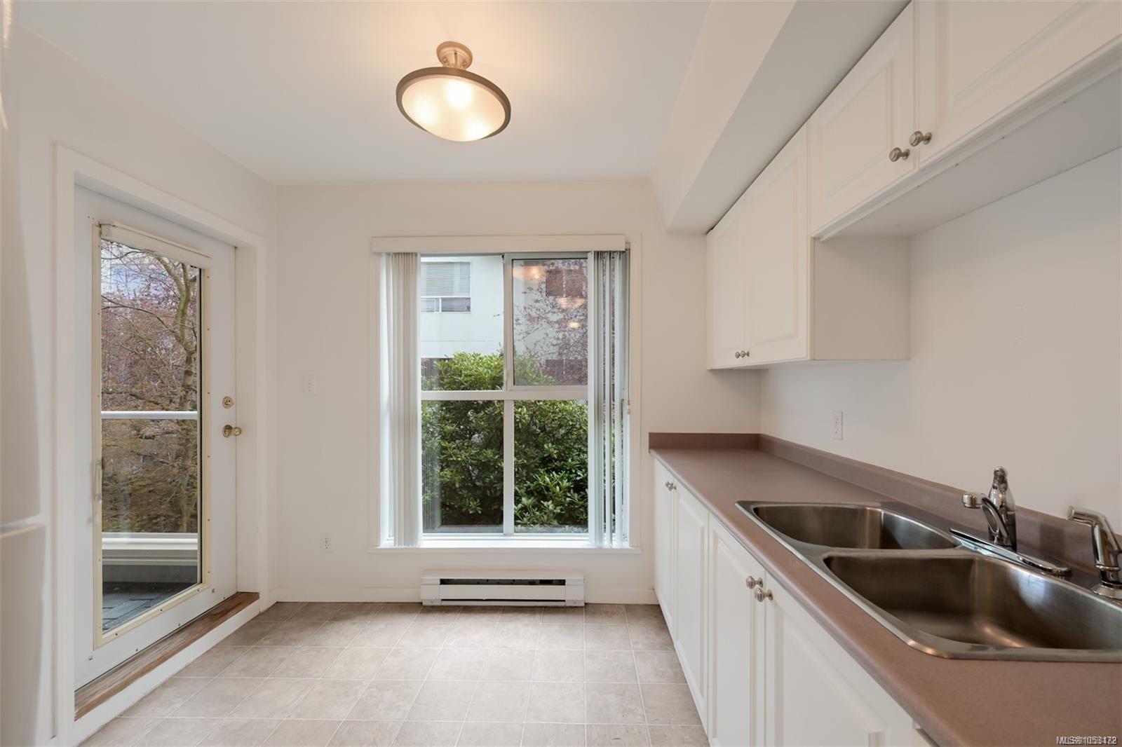 203-1710 Fort St — listing photo 8 of 29