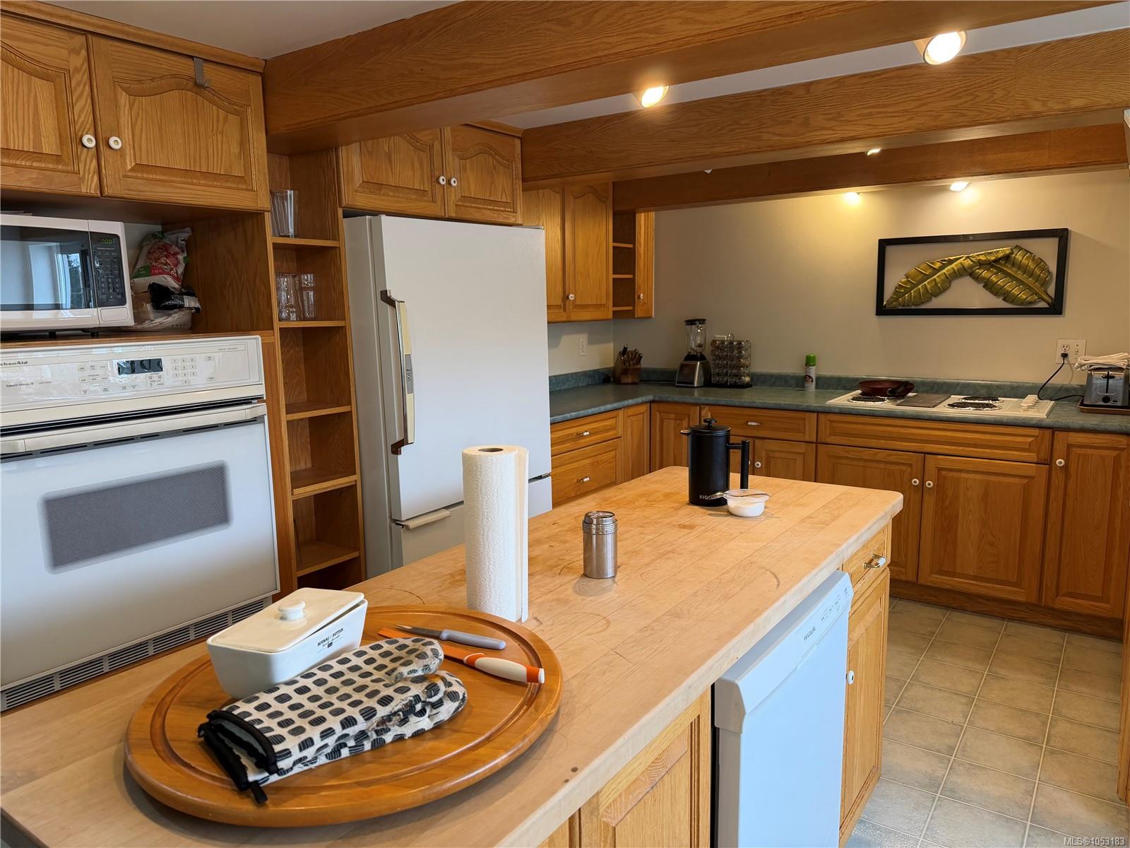 8320 Lansdowne Rd — listing photo 4 of 33