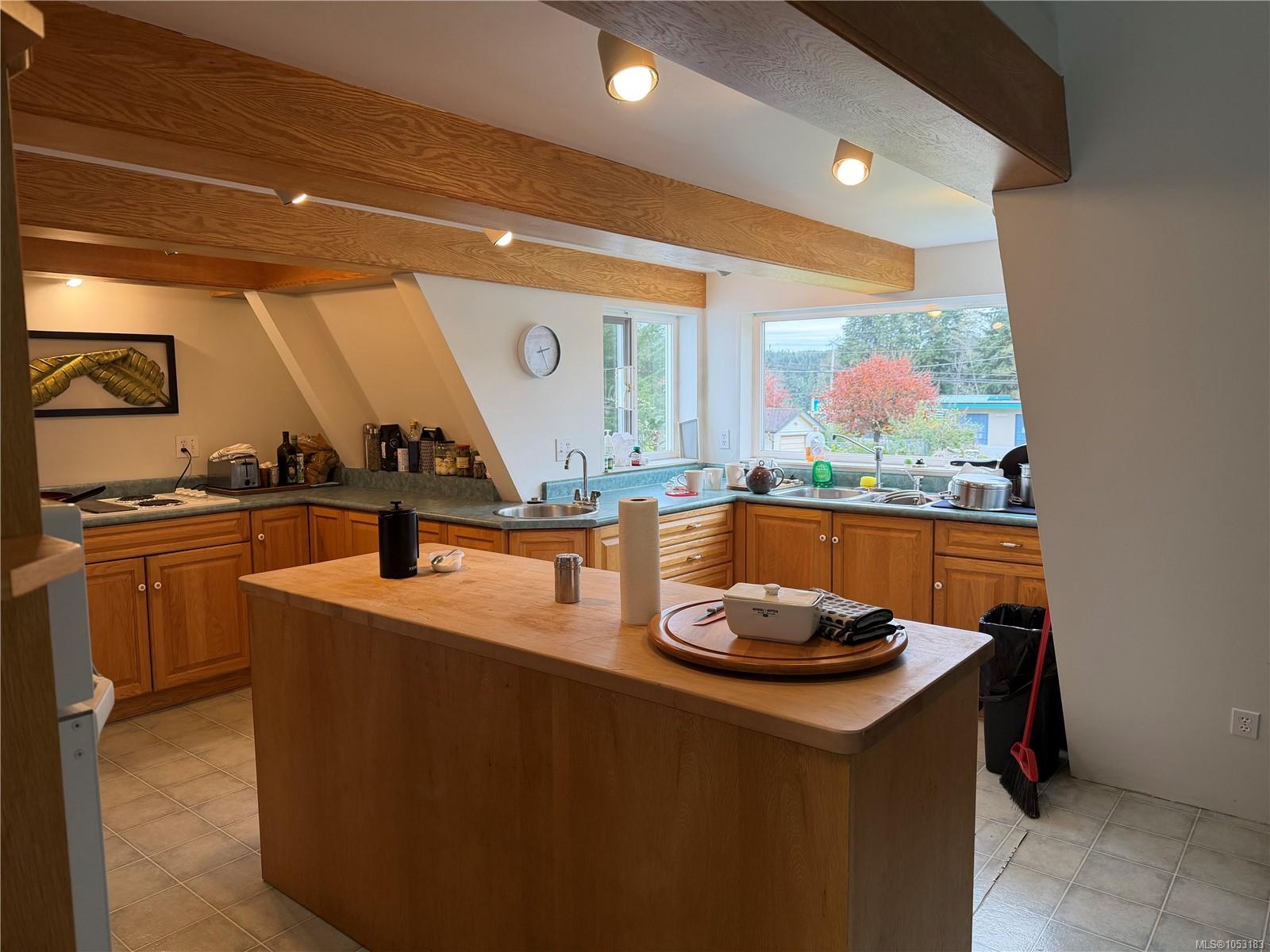 8320 Lansdowne Rd — listing photo 6 of 33