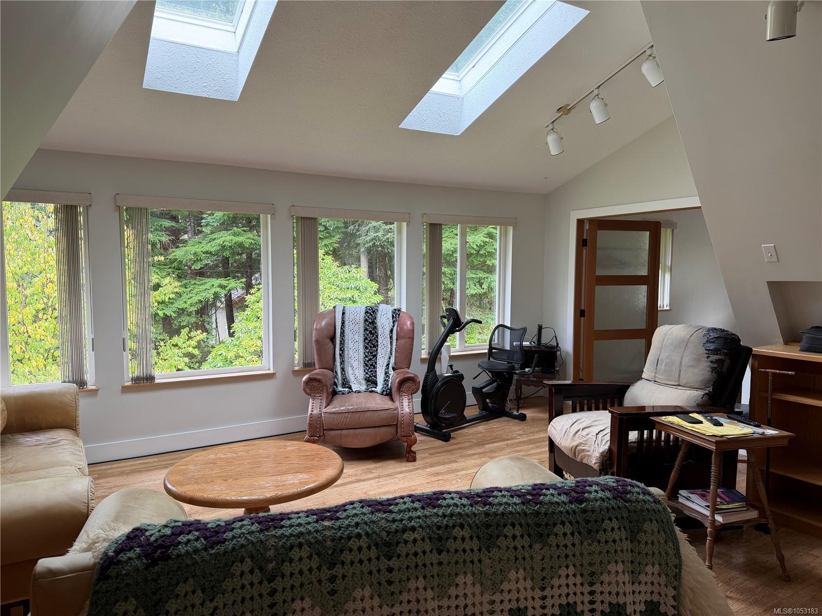 8320 Lansdowne Rd — listing photo 9 of 33