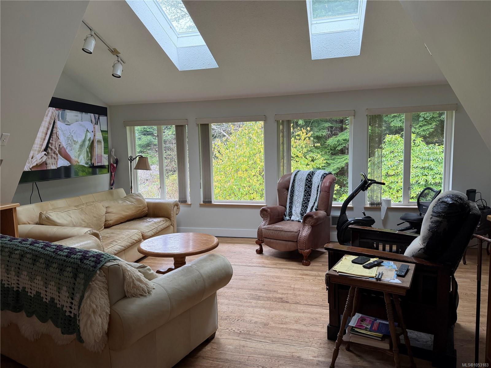 8320 Lansdowne Rd — listing photo 10 of 33