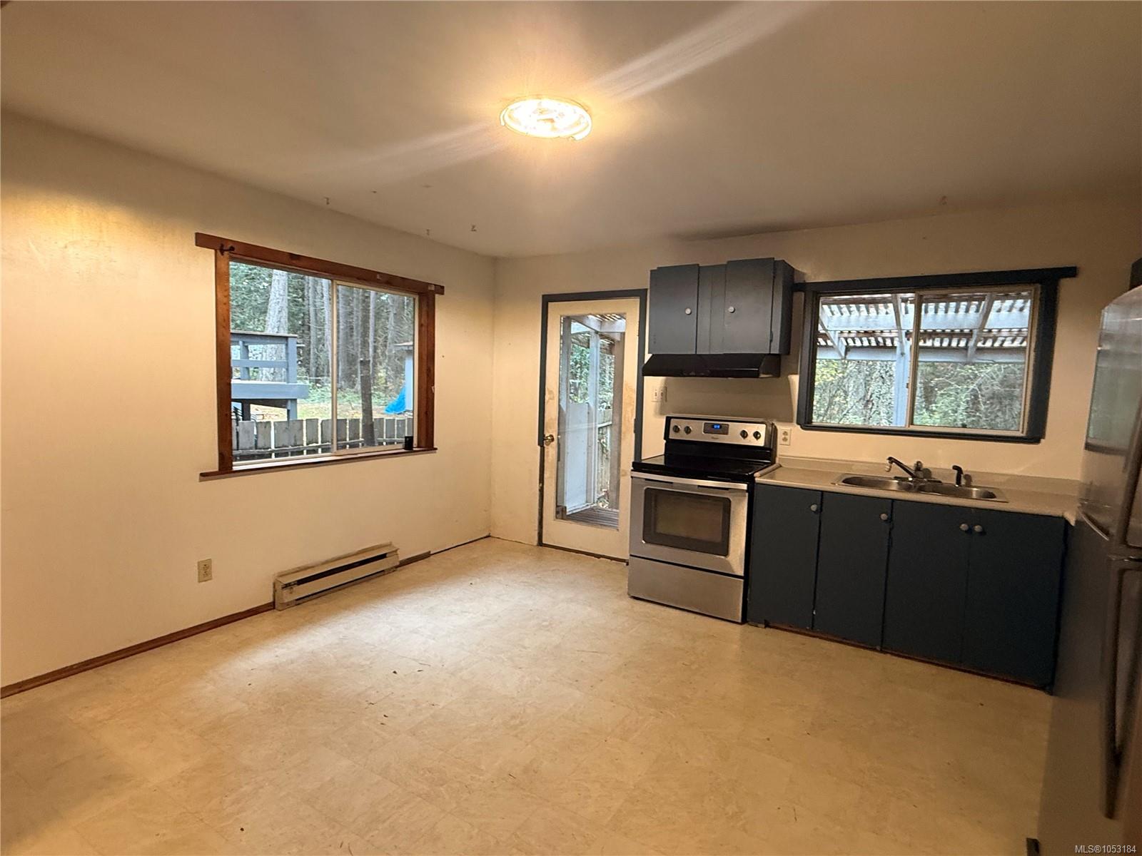 19 Captain Morgans Blvd — listing photo 10 of 23