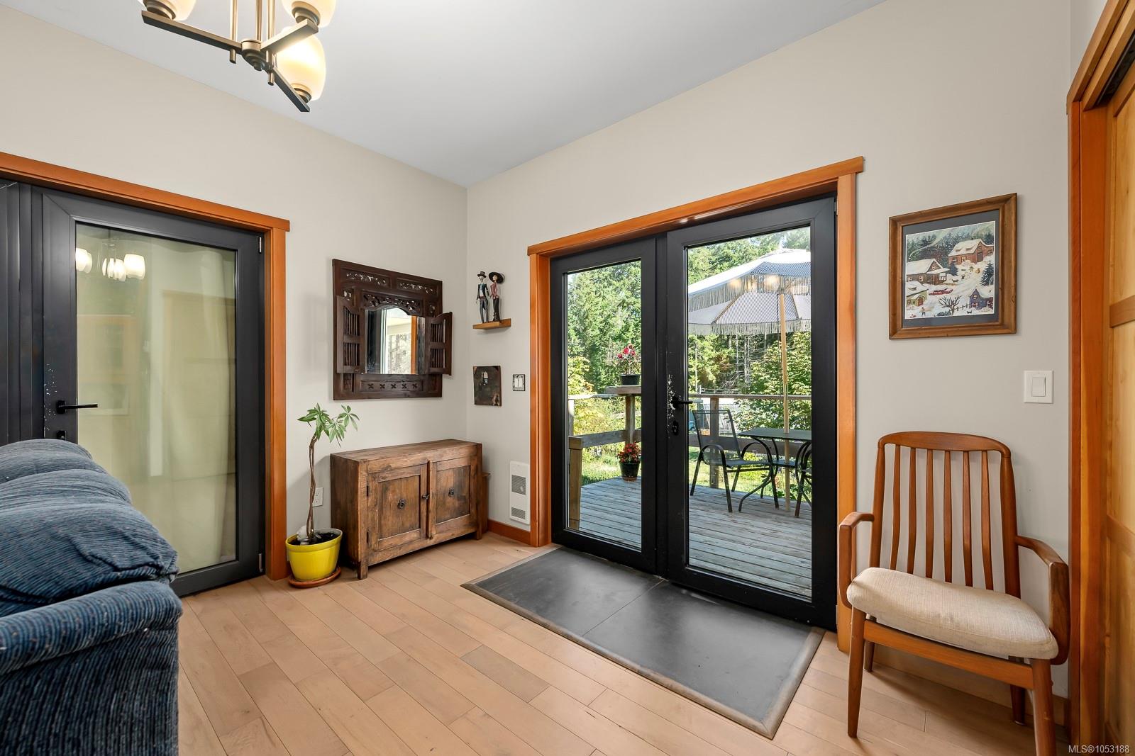 10225 Greenhill Rd — listing photo 3 of 96