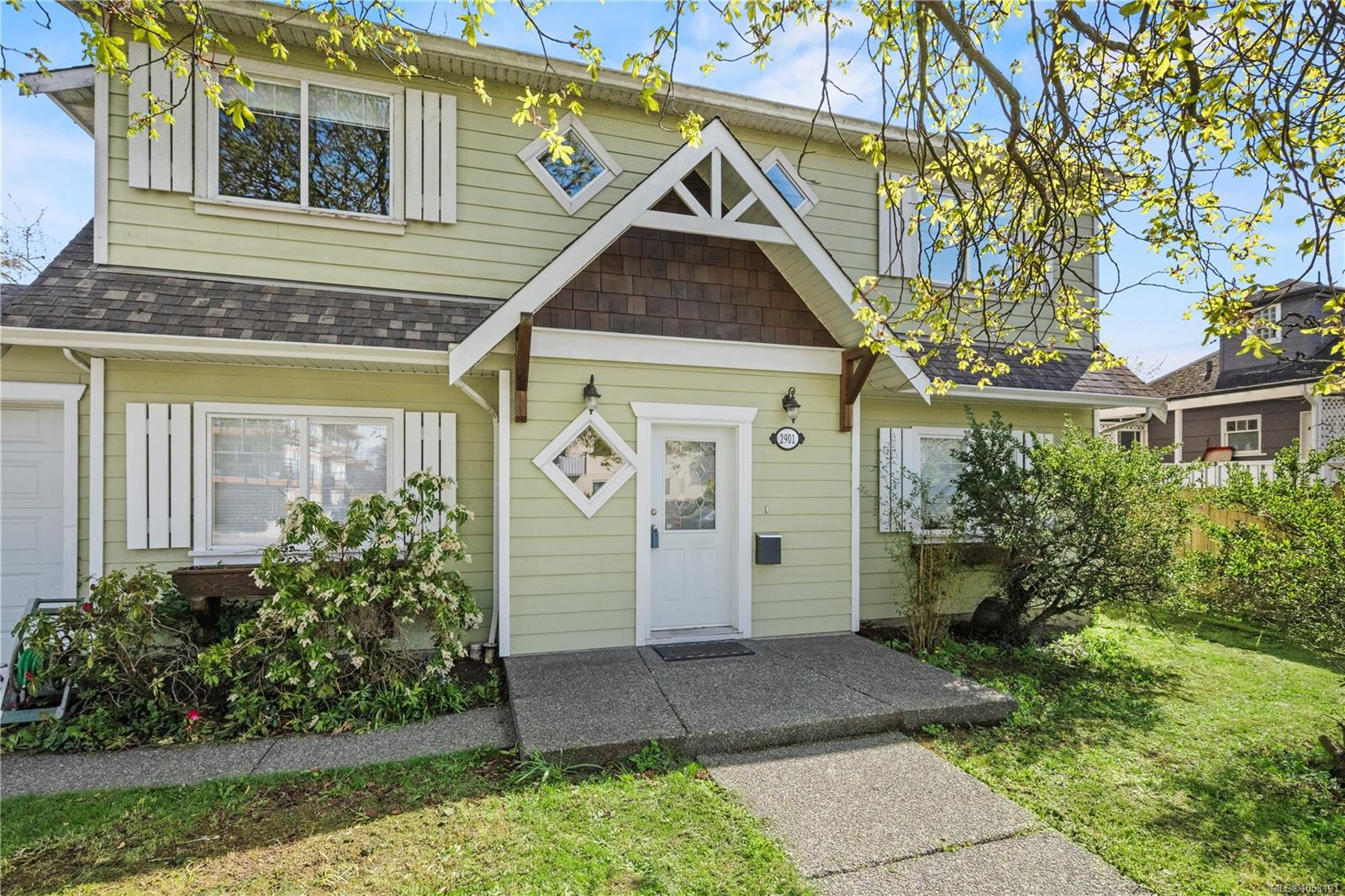 2901 Harriet Rd, Victoria