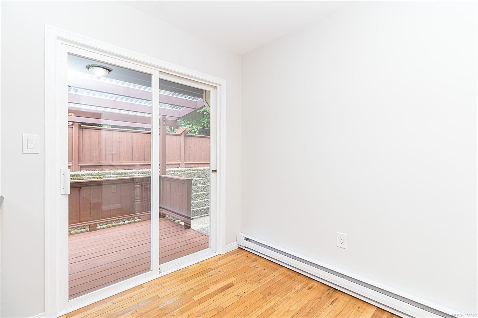 899 Cecil Blogg Dr — listing photo 11 of 25