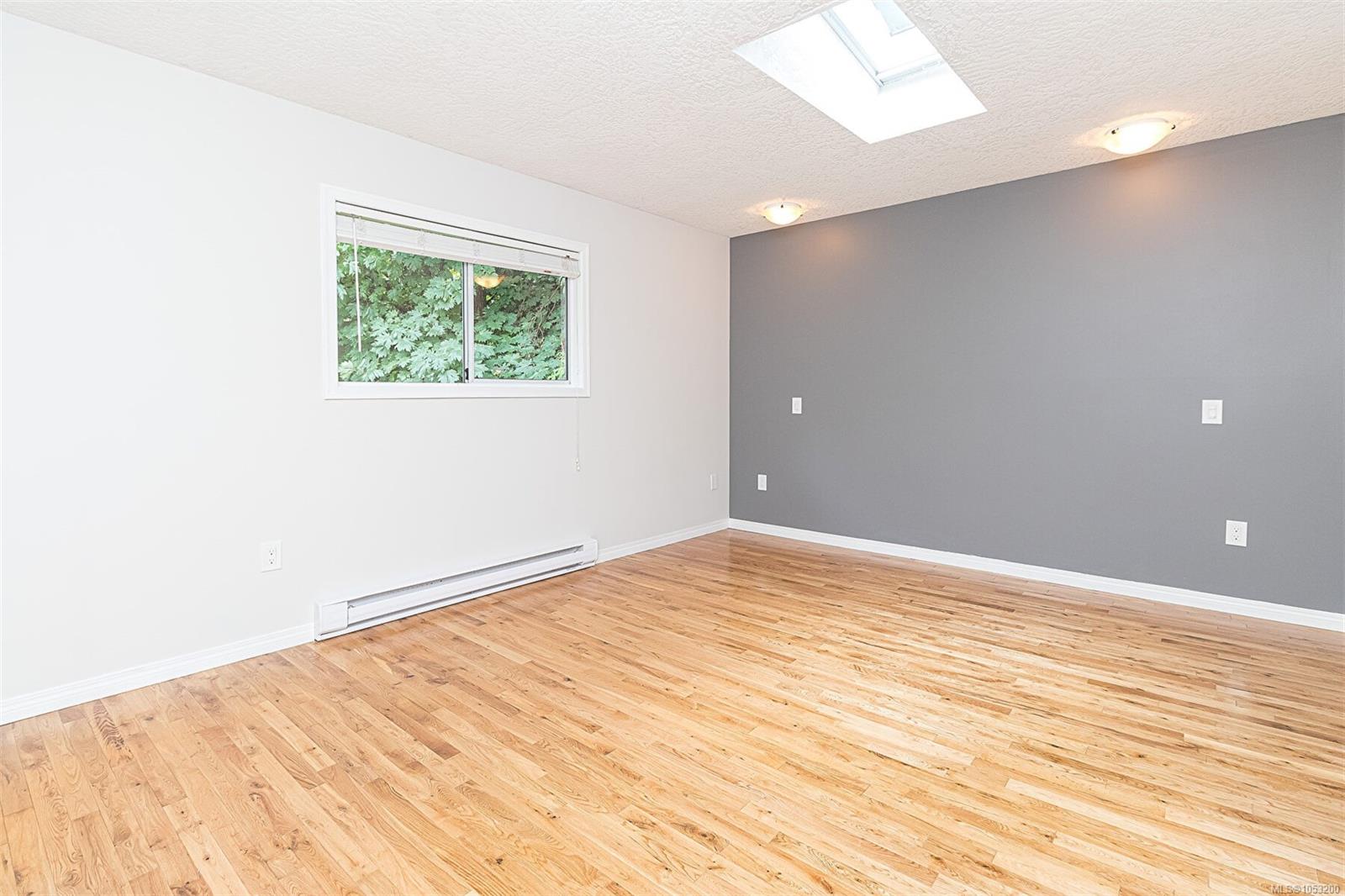 899 Cecil Blogg Dr — listing photo 13 of 25