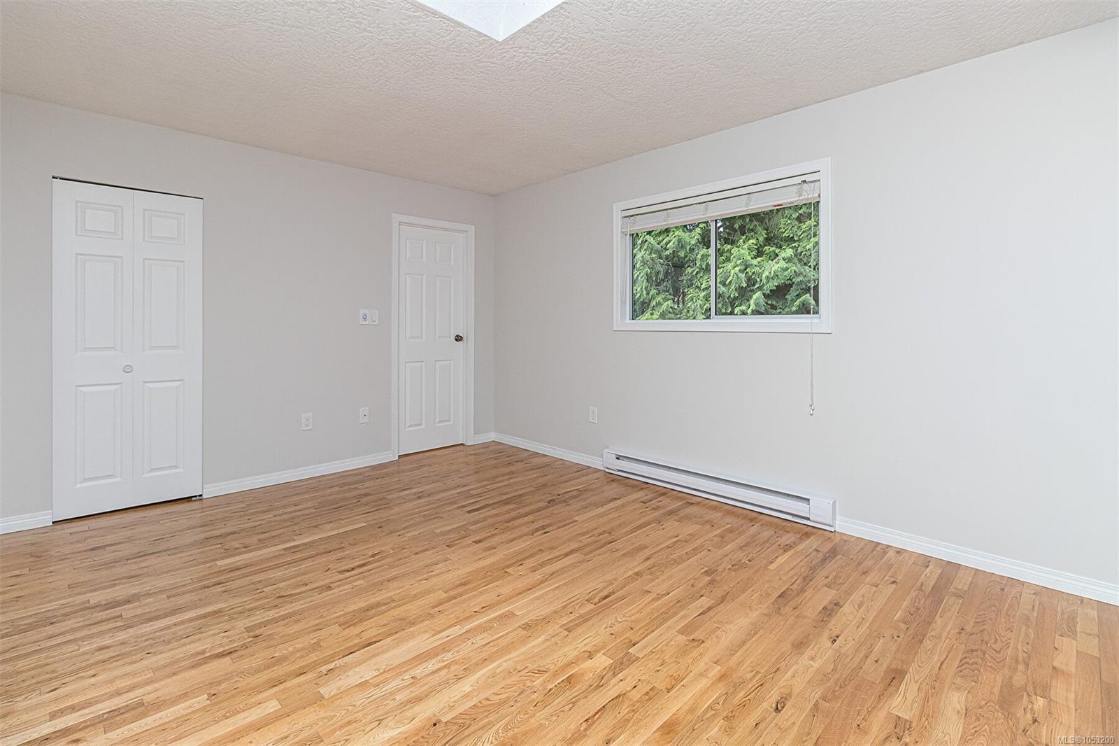 899 Cecil Blogg Dr — listing photo 14 of 25