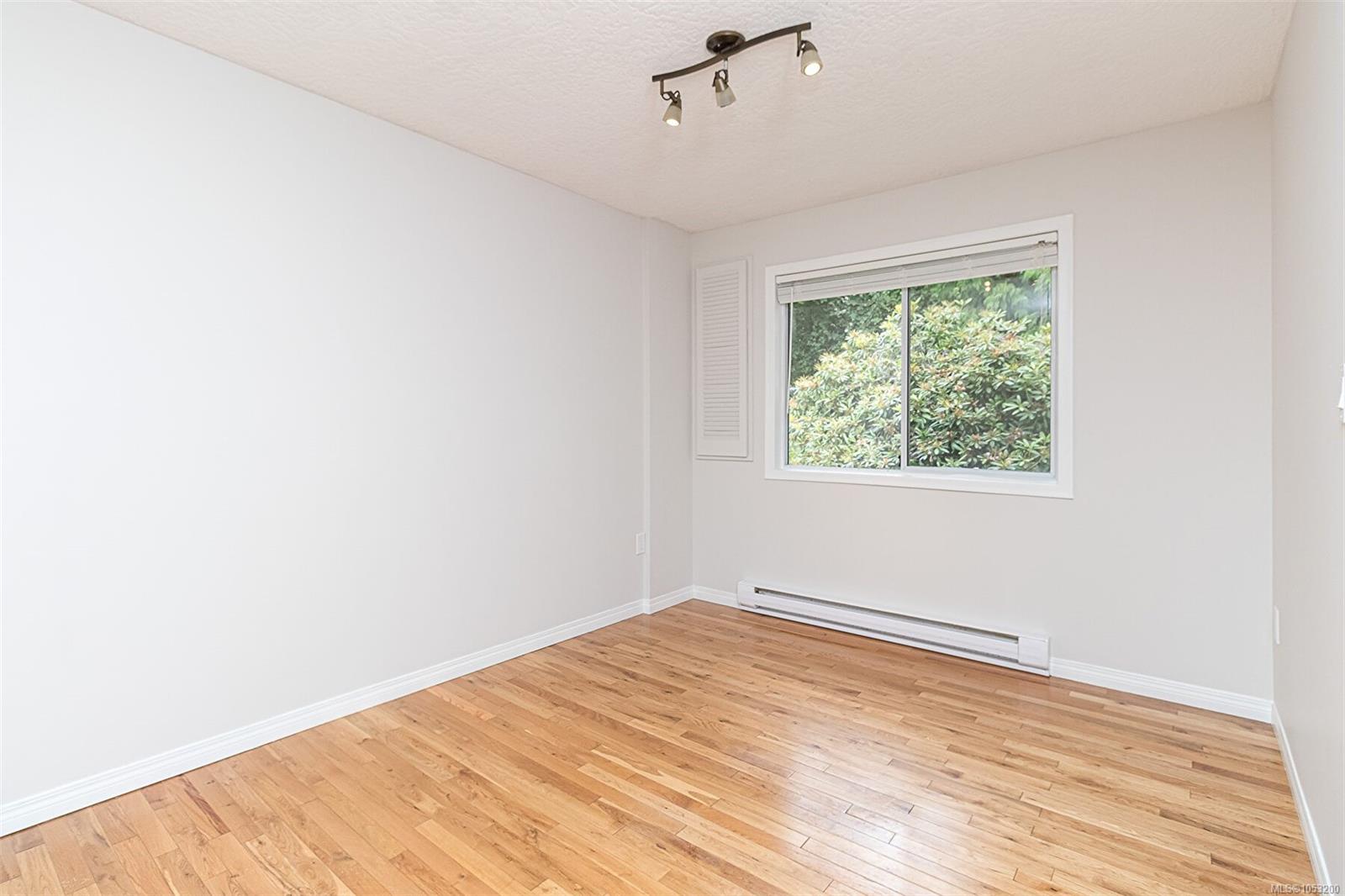 899 Cecil Blogg Dr — listing photo 6 of 25