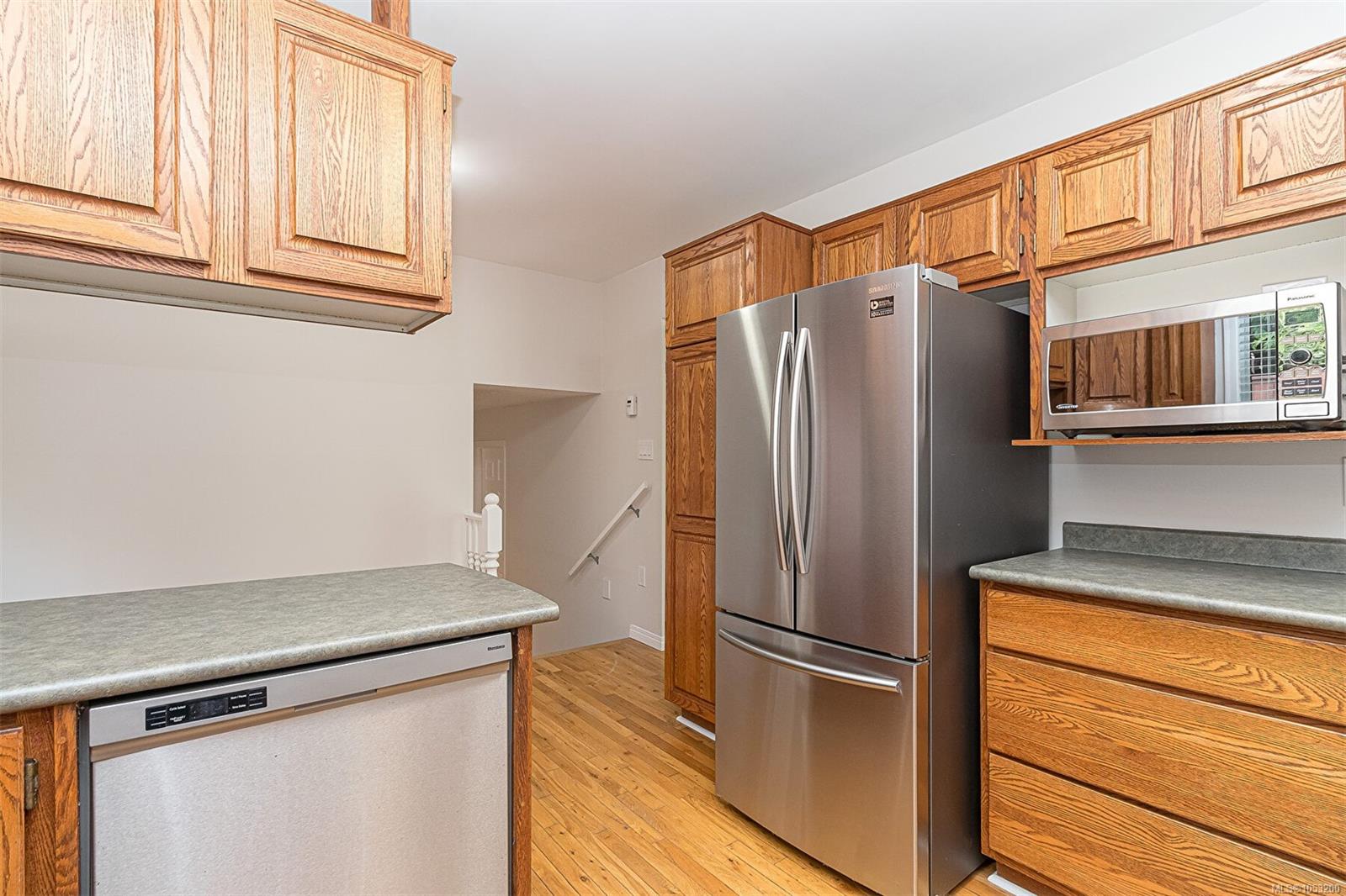 899 Cecil Blogg Dr — listing photo 10 of 25