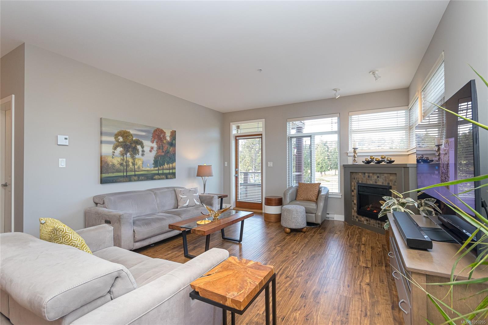 305E-1115 Craigflower Rd — listing photo 7 of 40
