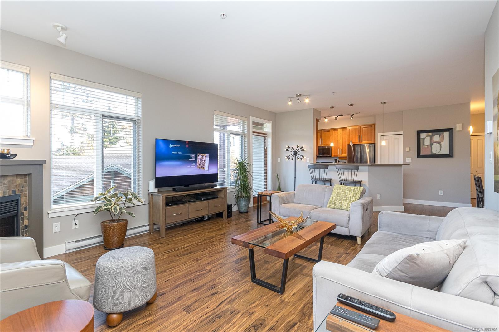 305E-1115 Craigflower Rd — listing photo 9 of 40