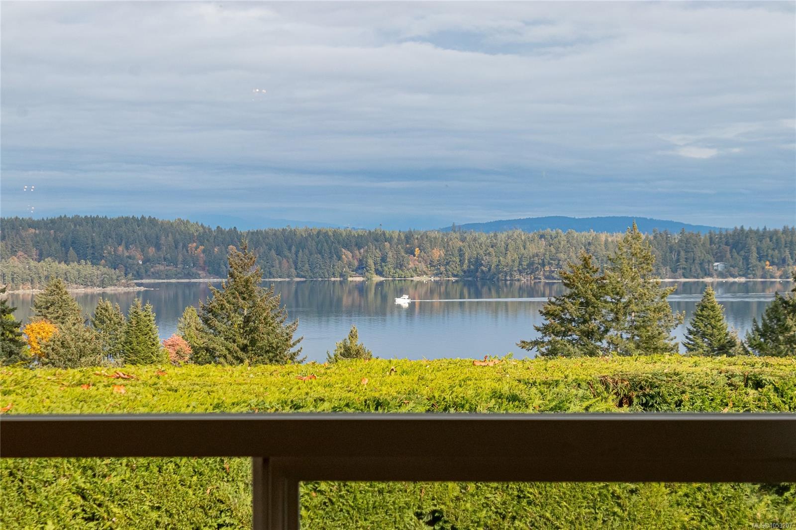 421 Walker Ave — listing photo 4 of 87