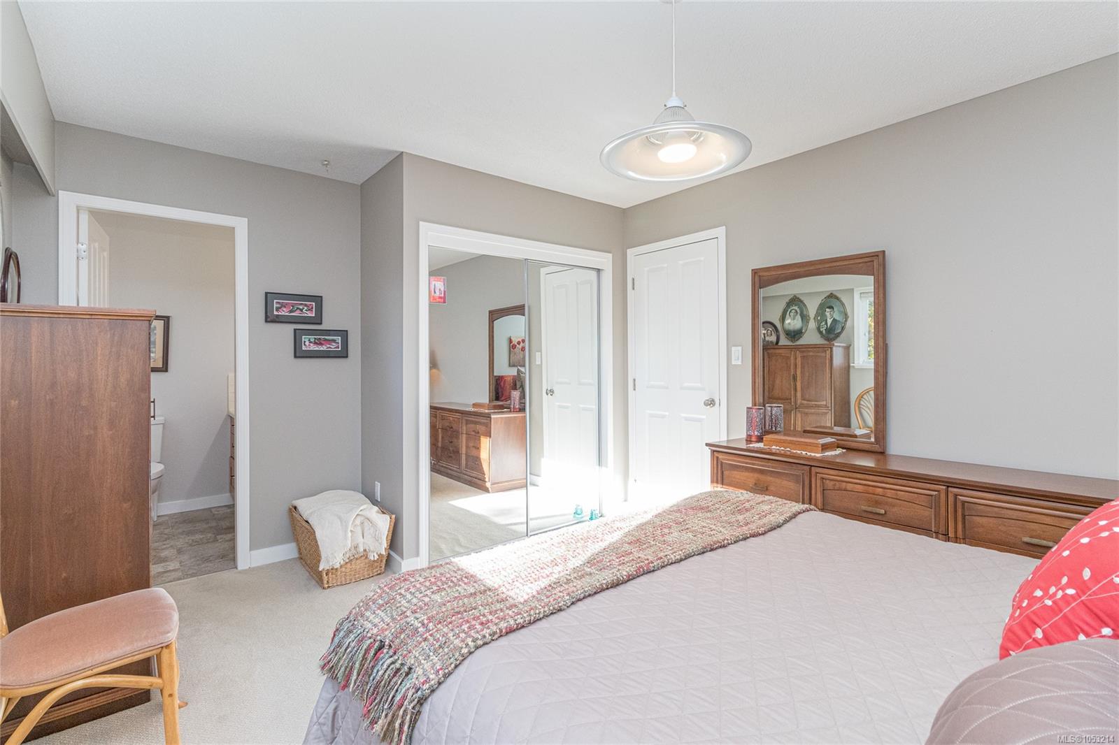 1025 Waverly Terr — listing photo 14 of 38