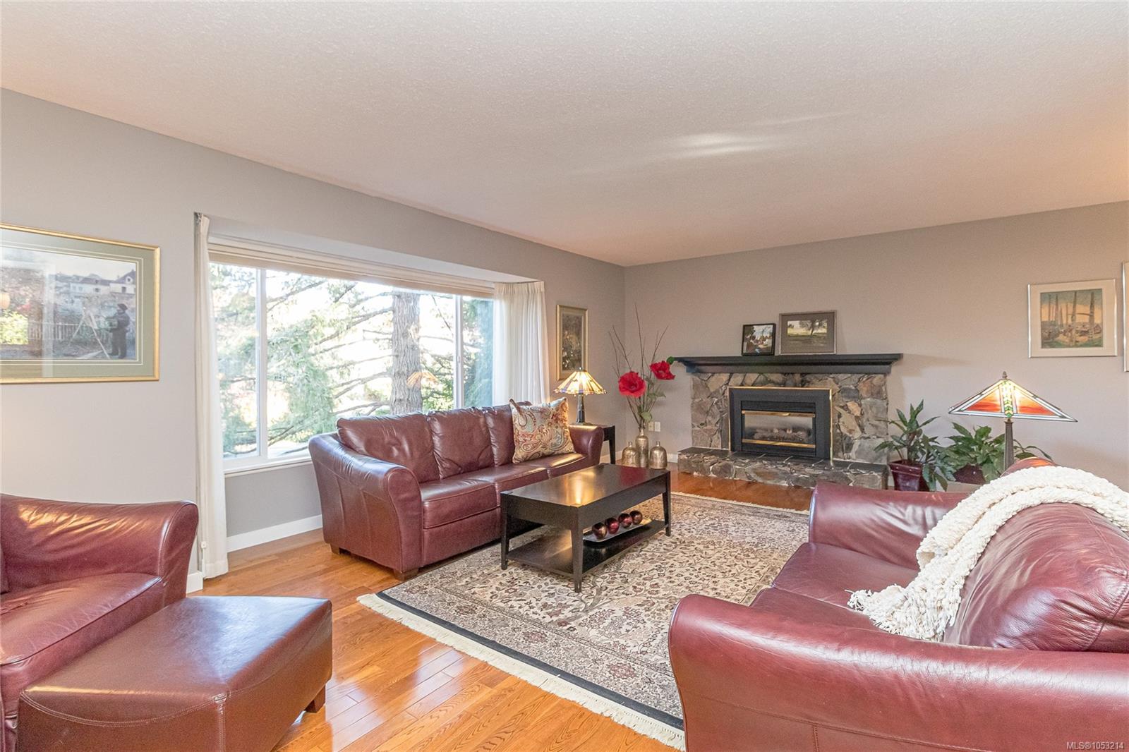1025 Waverly Terr — listing photo 4 of 38