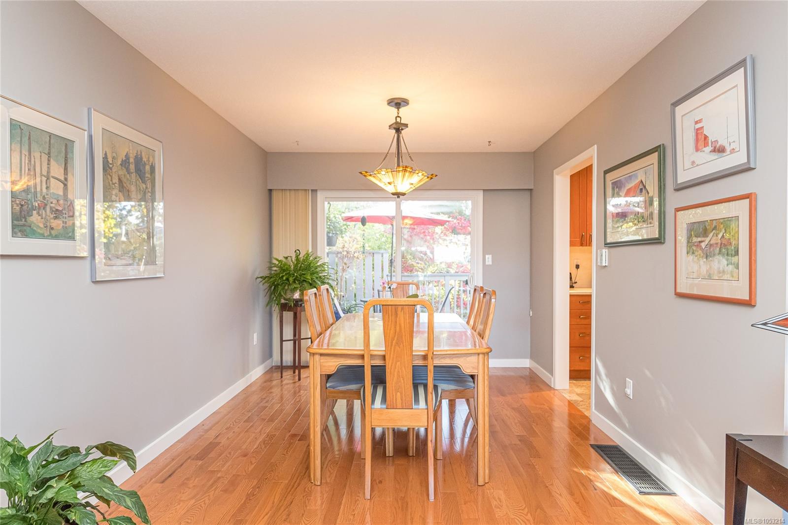 1025 Waverly Terr — listing photo 10 of 38