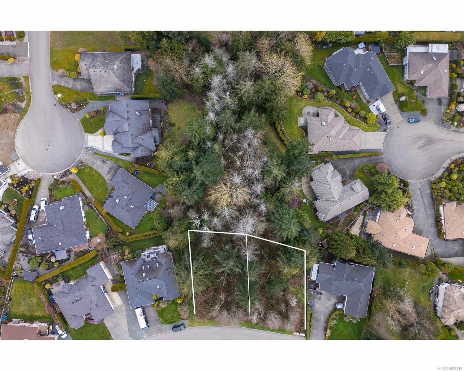 FAIRWAYS Dr — listing photo 4 of 10