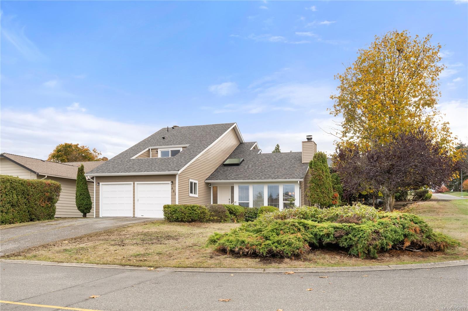 601 Belle View Pl — listing photo 2 of 53