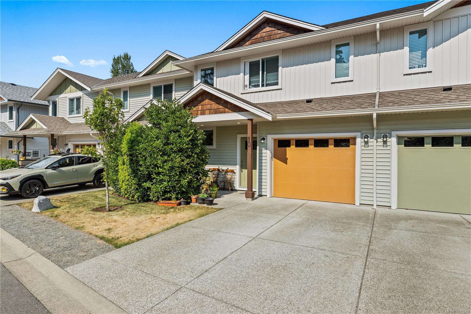 10-2109 13th St — listing photo 2 of 35