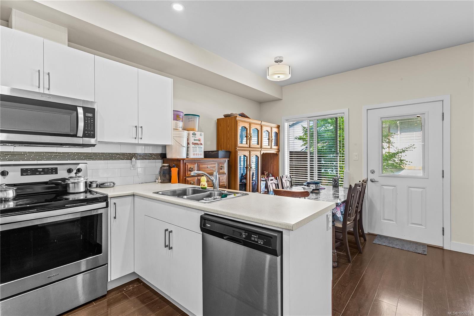 10-2109 13th St — listing photo 8 of 35