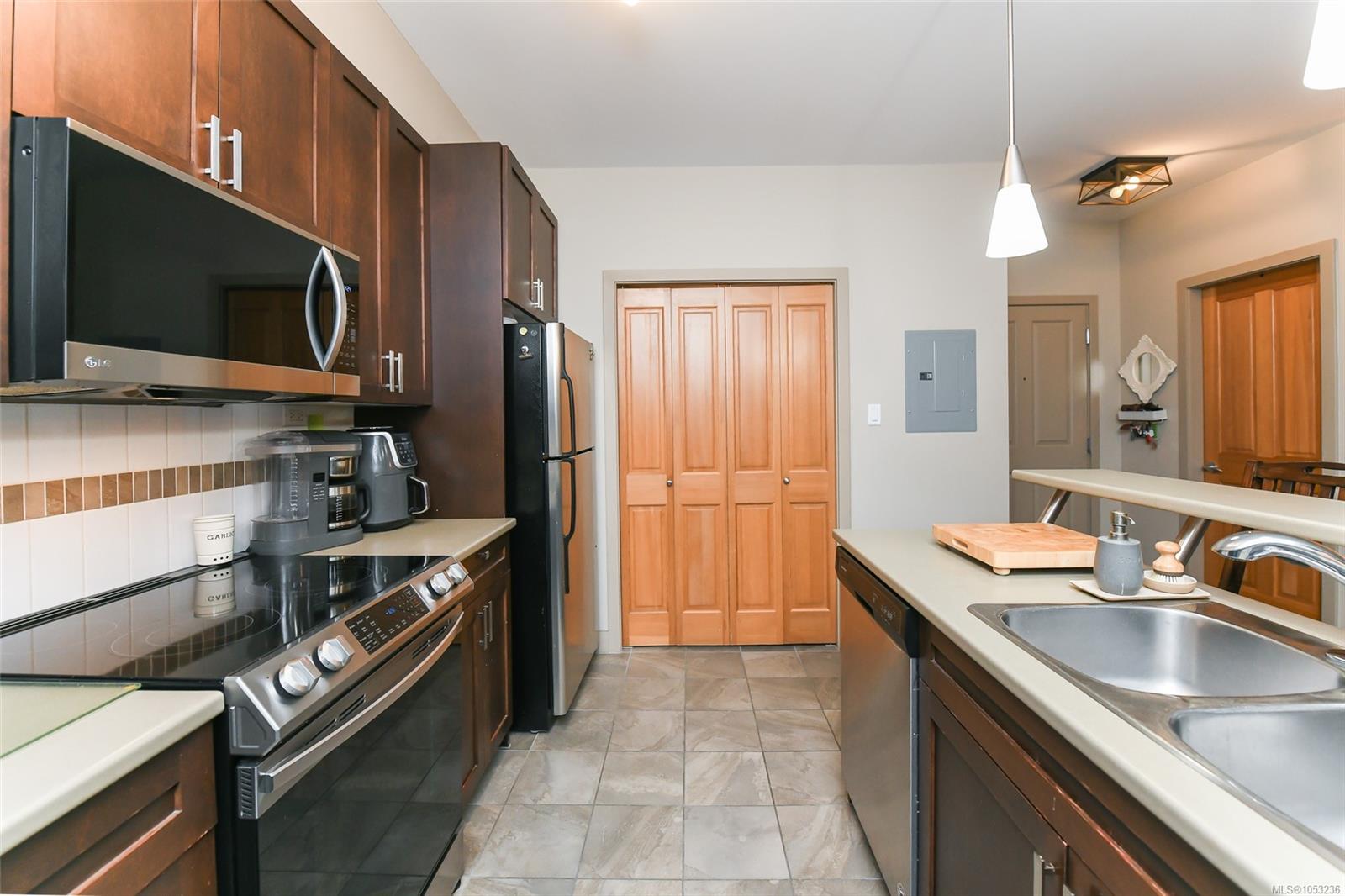 144-2300 Mansfield Dr — listing photo 7 of 48