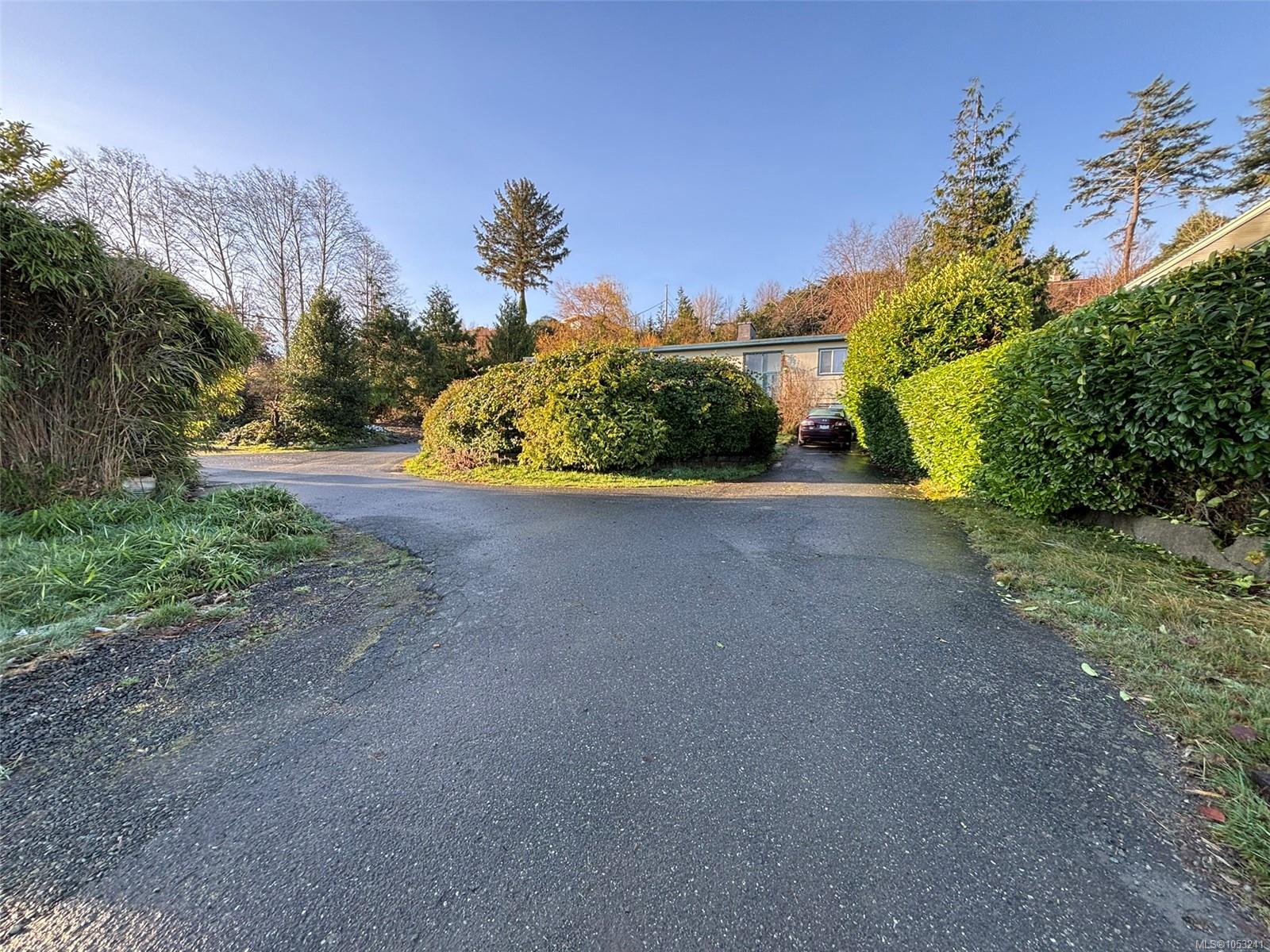 1266 Island Hwy — listing photo 7 of 14