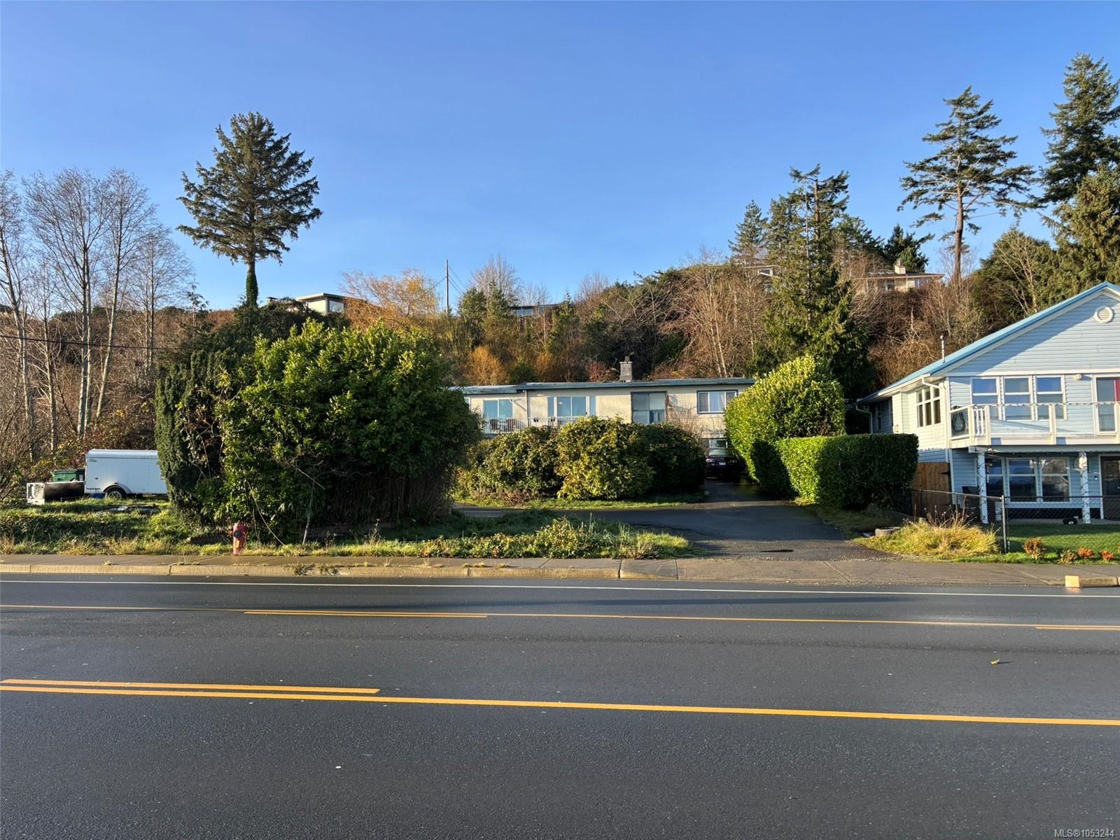 1266 Island Hwy — listing photo 6 of 14