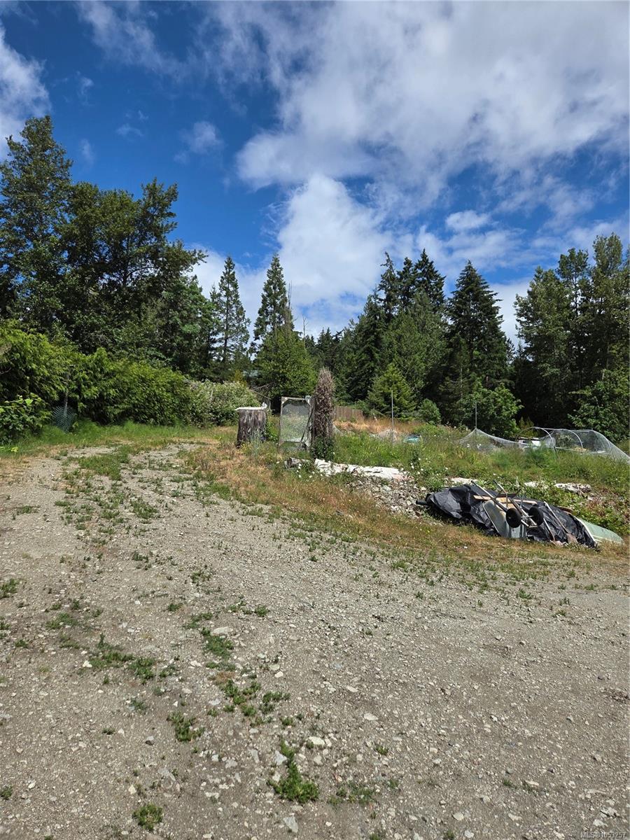 1824 Swartz Bay Rd — listing photo 11 of 11