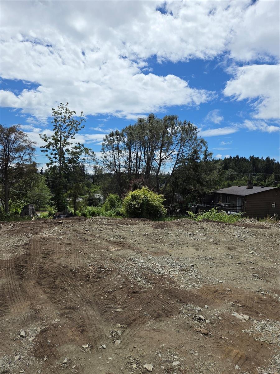 1824 Swartz Bay Rd — listing photo 5 of 11