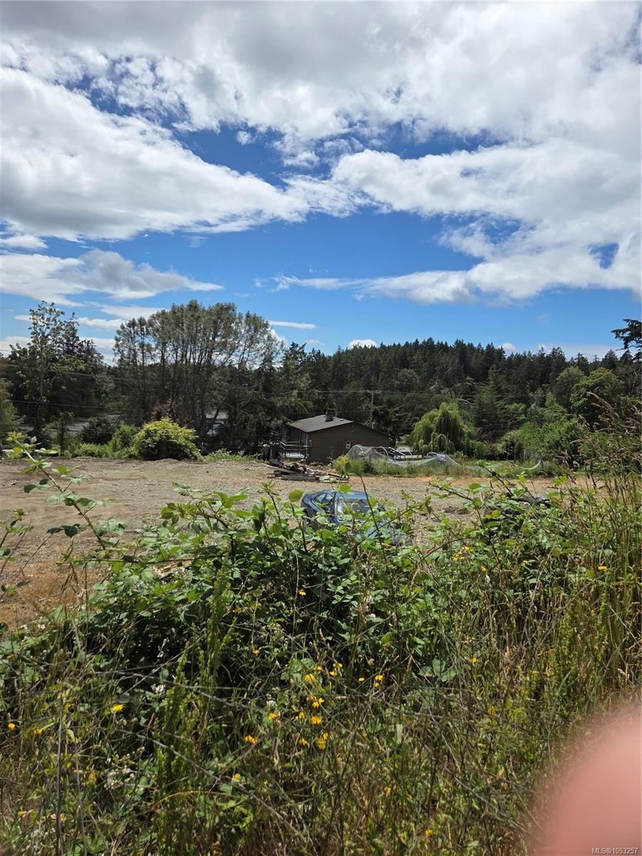 1824 Swartz Bay Rd — listing photo 7 of 11
