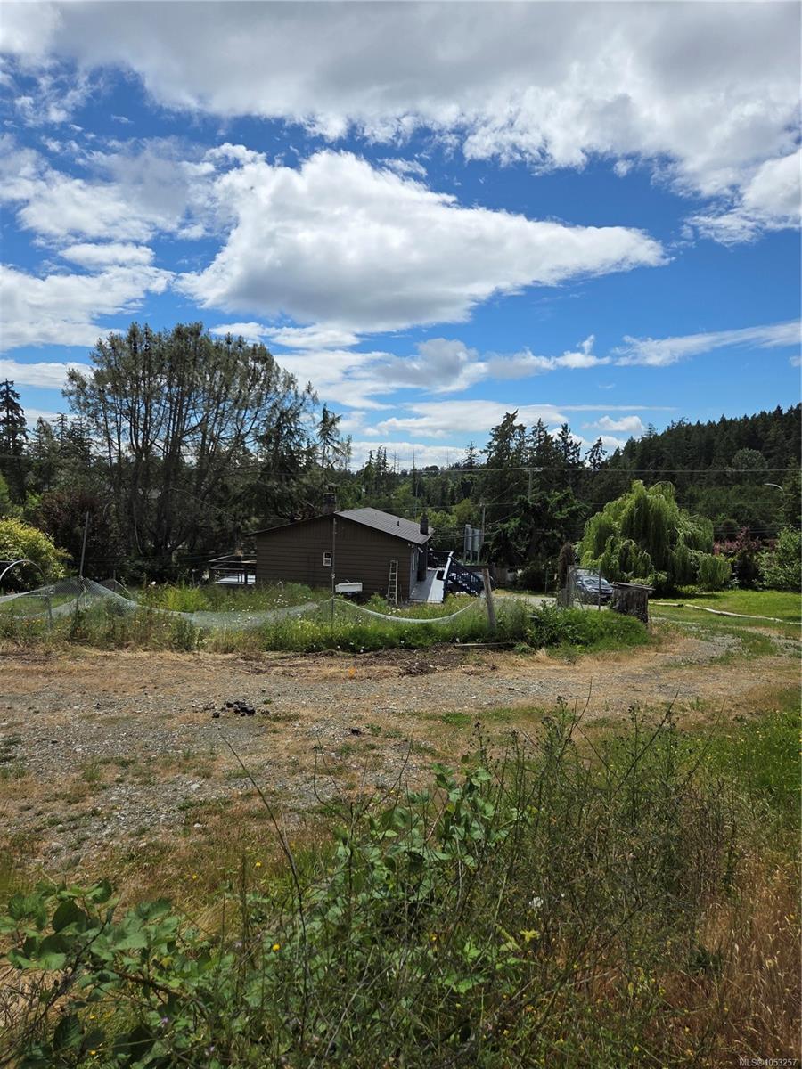 1824 Swartz Bay Rd — listing photo 9 of 11