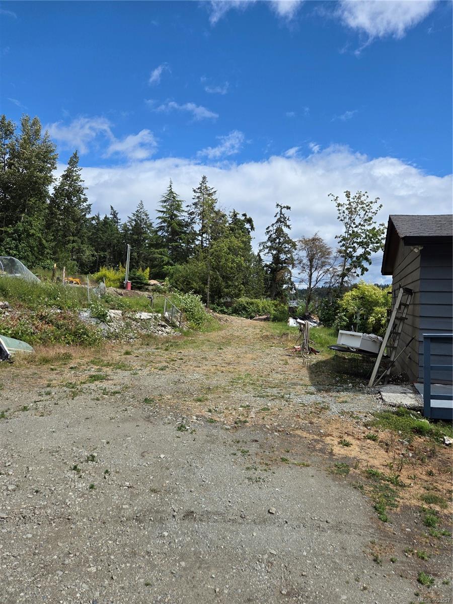 1824 Swartz Bay Rd — listing photo 10 of 11
