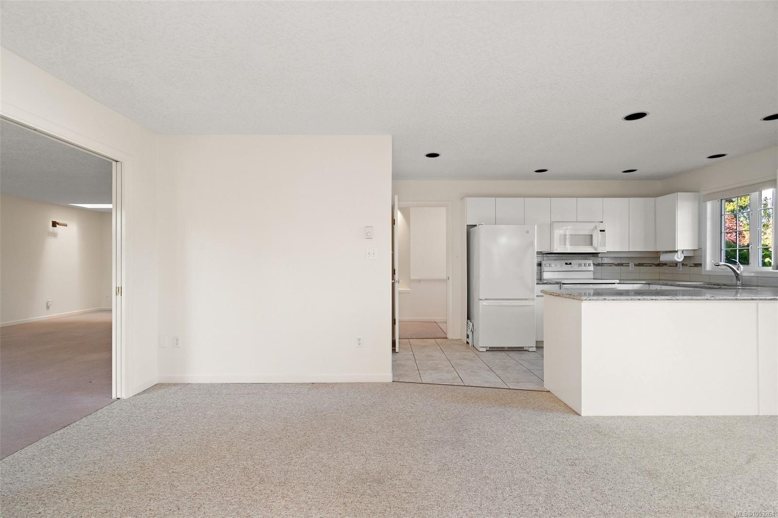 10232 Resthaven Dr — listing photo 11 of 33