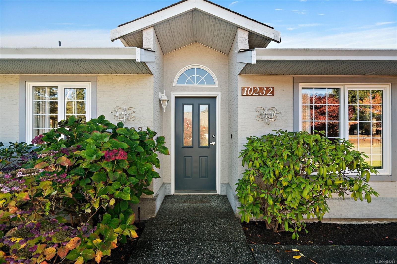 10232 Resthaven Dr — listing photo 3 of 33