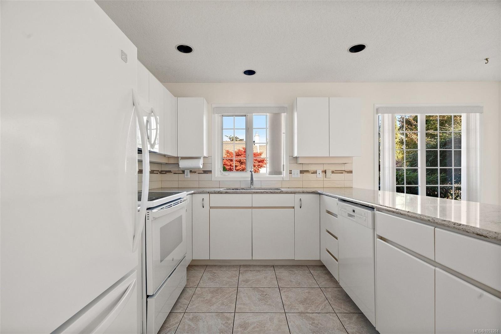 10232 Resthaven Dr — listing photo 7 of 33