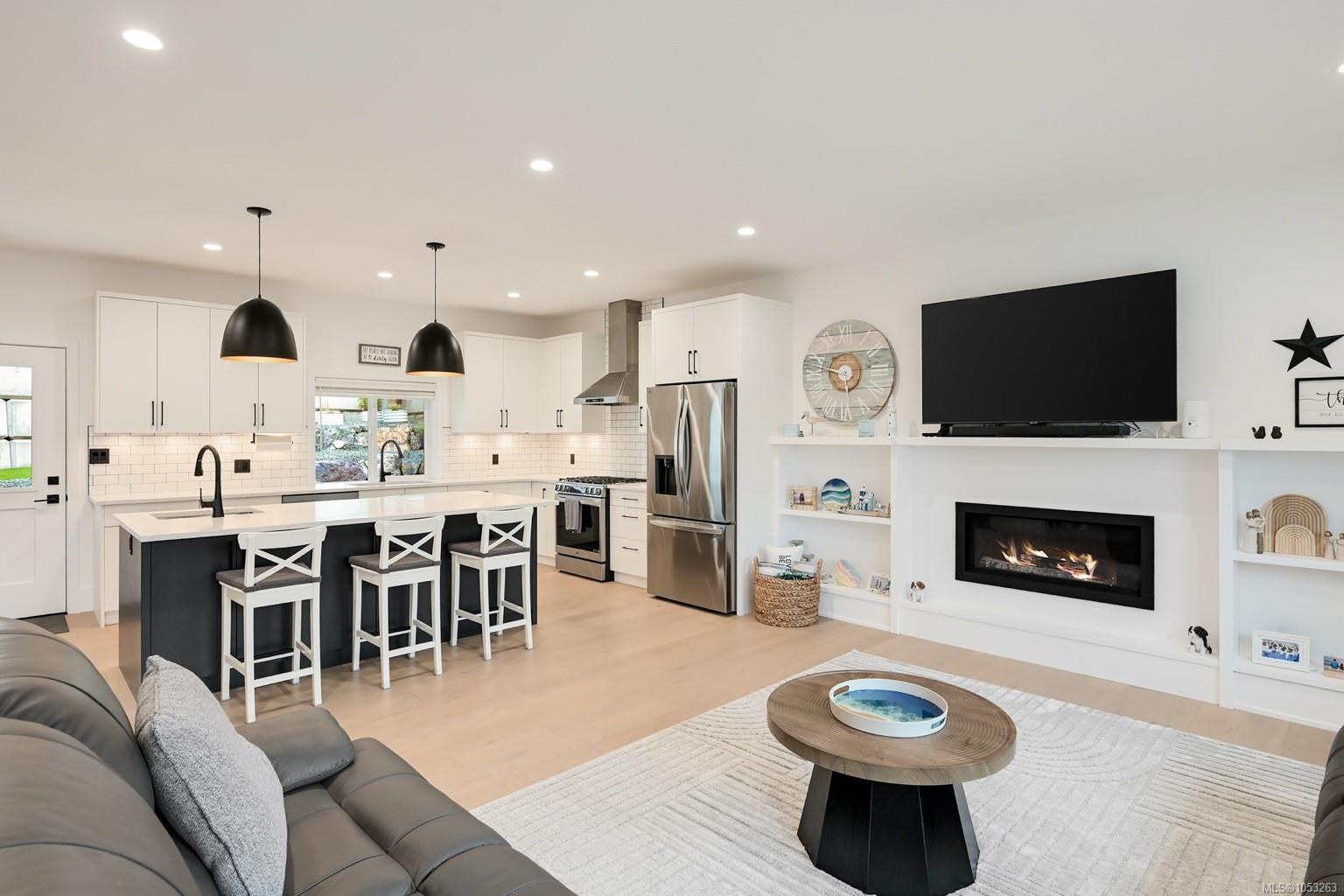 862 Tomack Loop — listing photo 4 of 44
