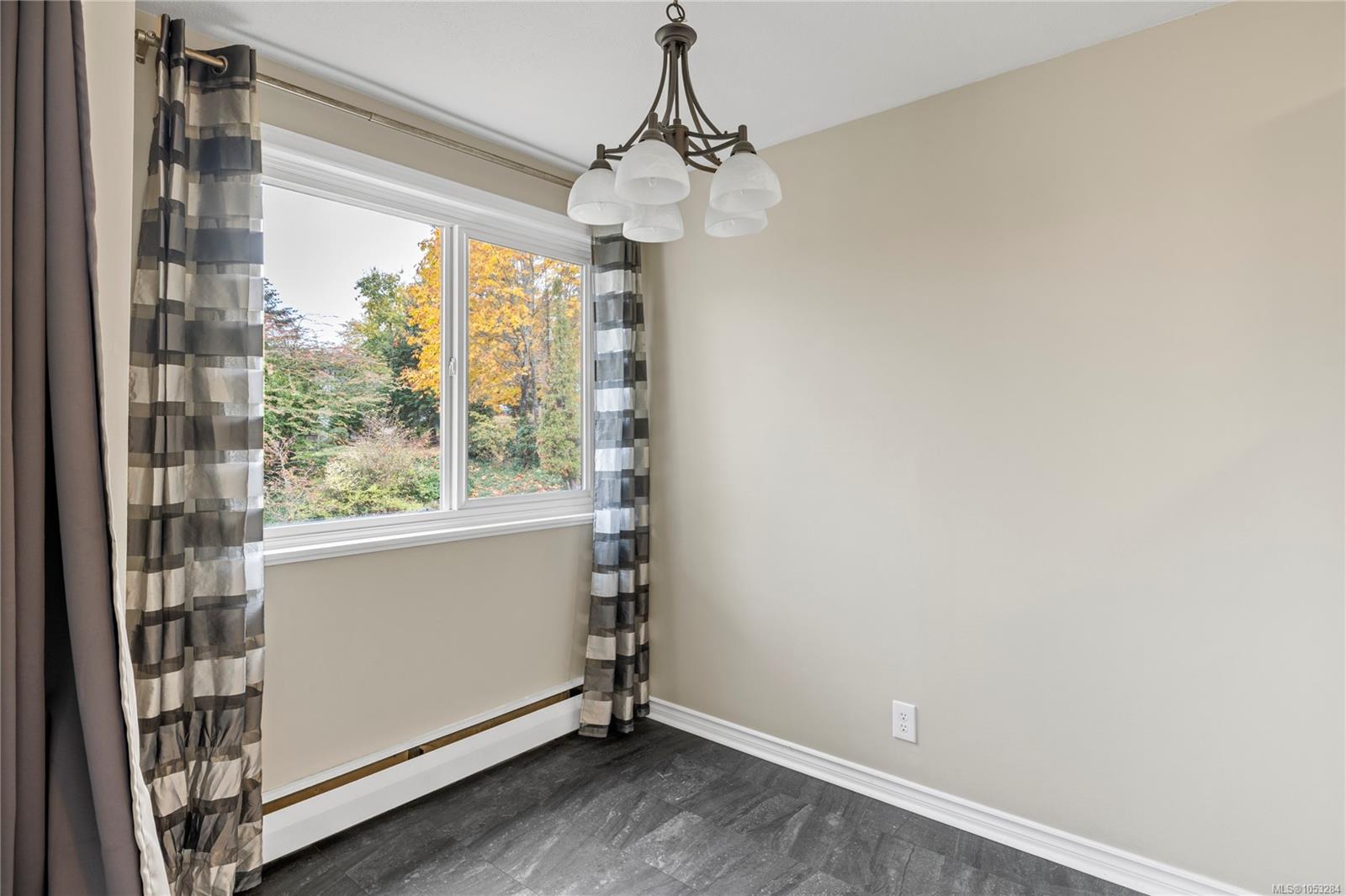 5302-999 Bowen Rd — listing photo 13 of 25
