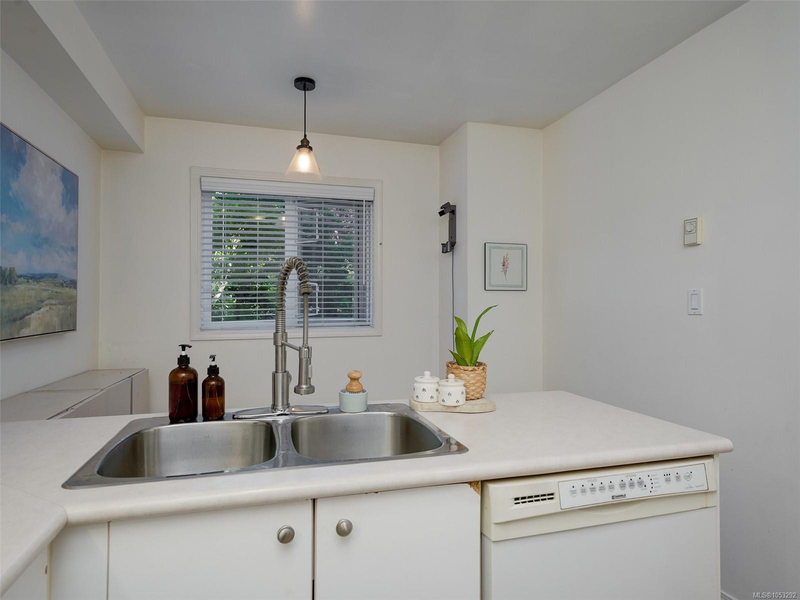 110-494 Marsett Pl — listing photo 11 of 25