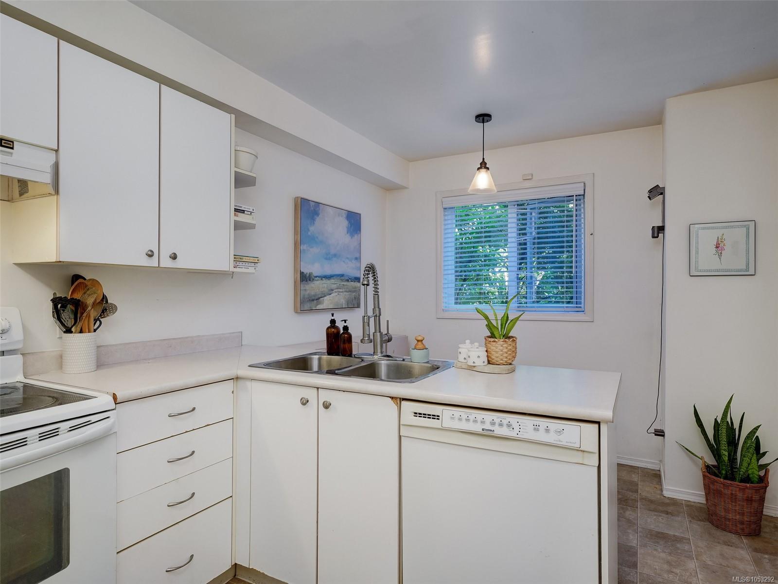 110-494 Marsett Pl — listing photo 10 of 25