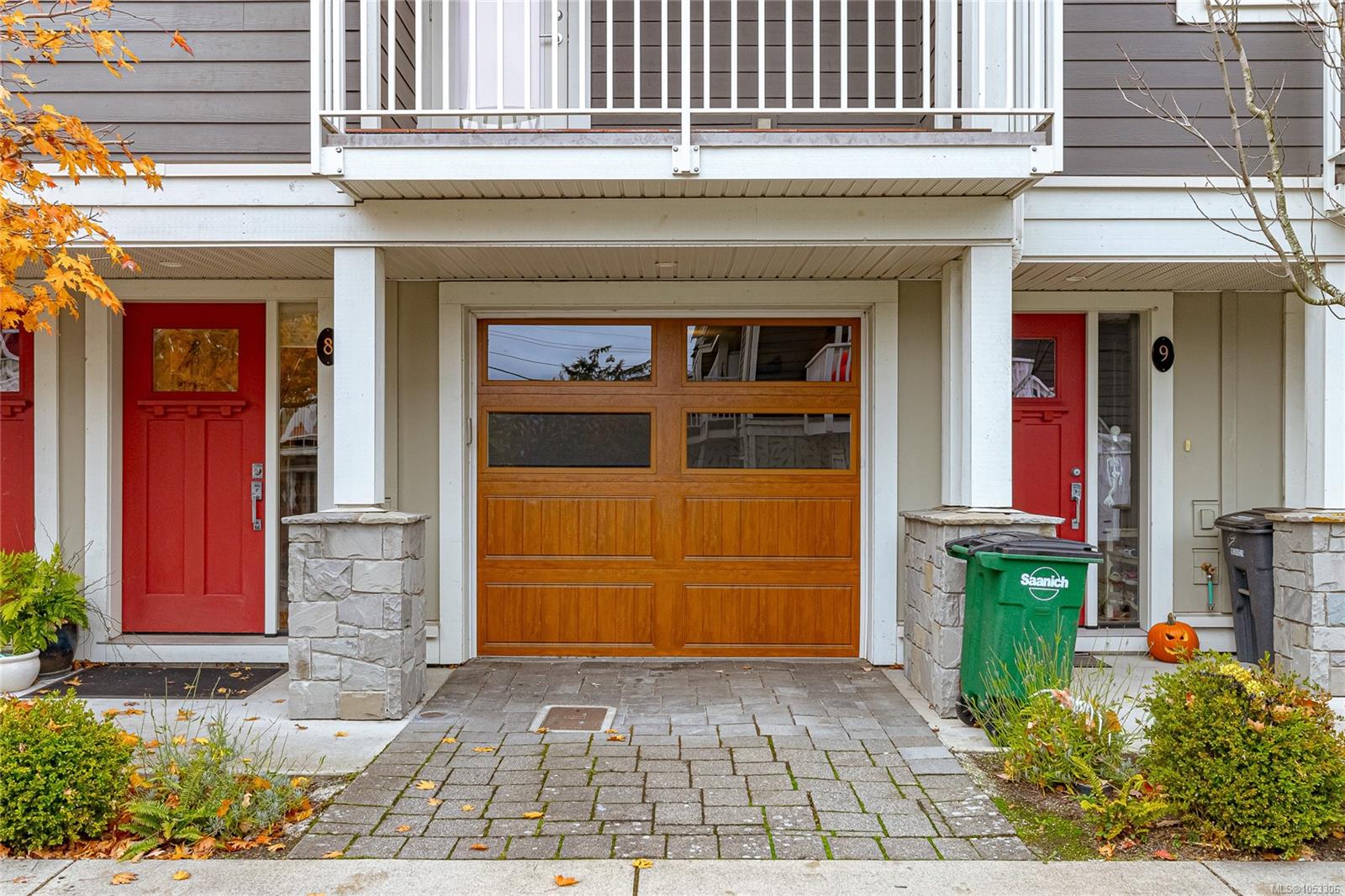 8-3356 Whittier Ave — listing photo 6 of 36
