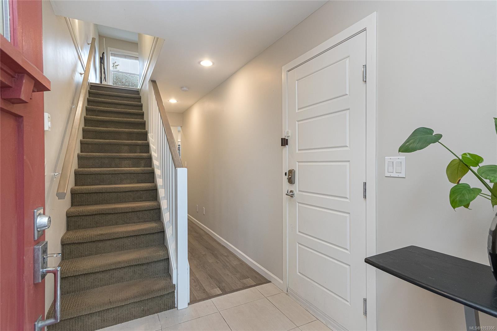 8-3356 Whittier Ave — listing photo 7 of 36