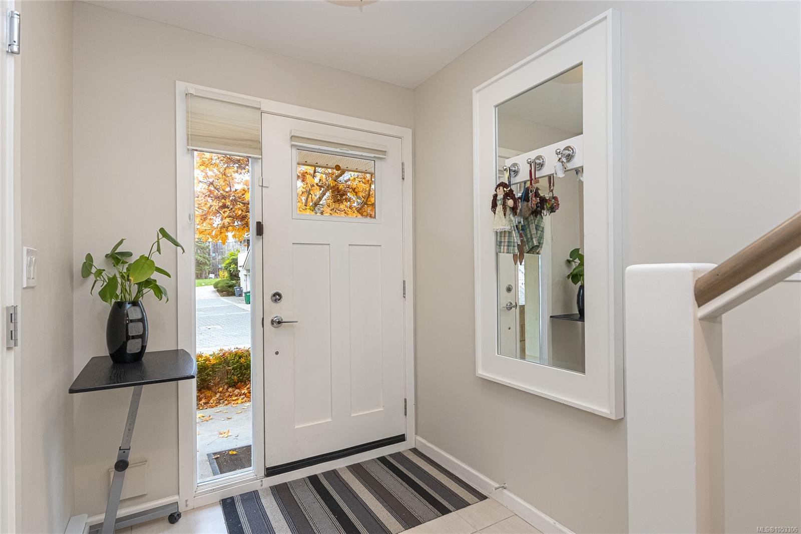 8-3356 Whittier Ave — listing photo 8 of 36