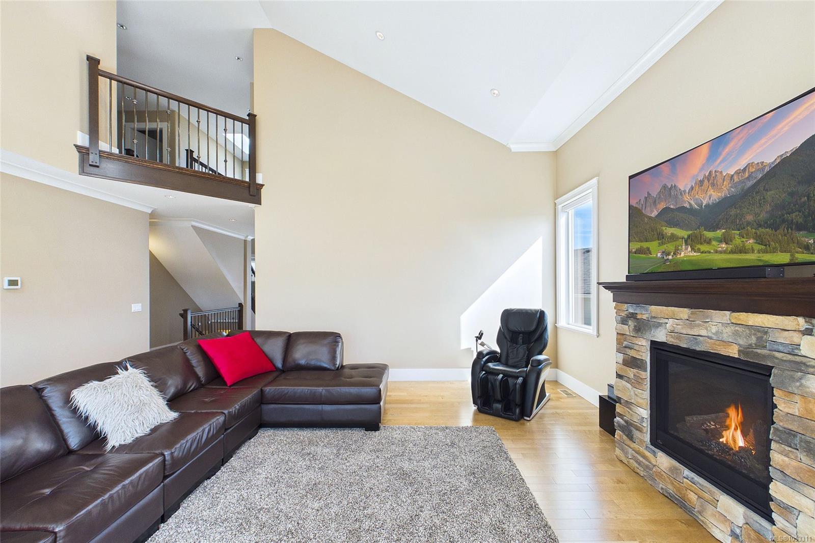 5751 Linyard Rd — listing photo 12 of 56
