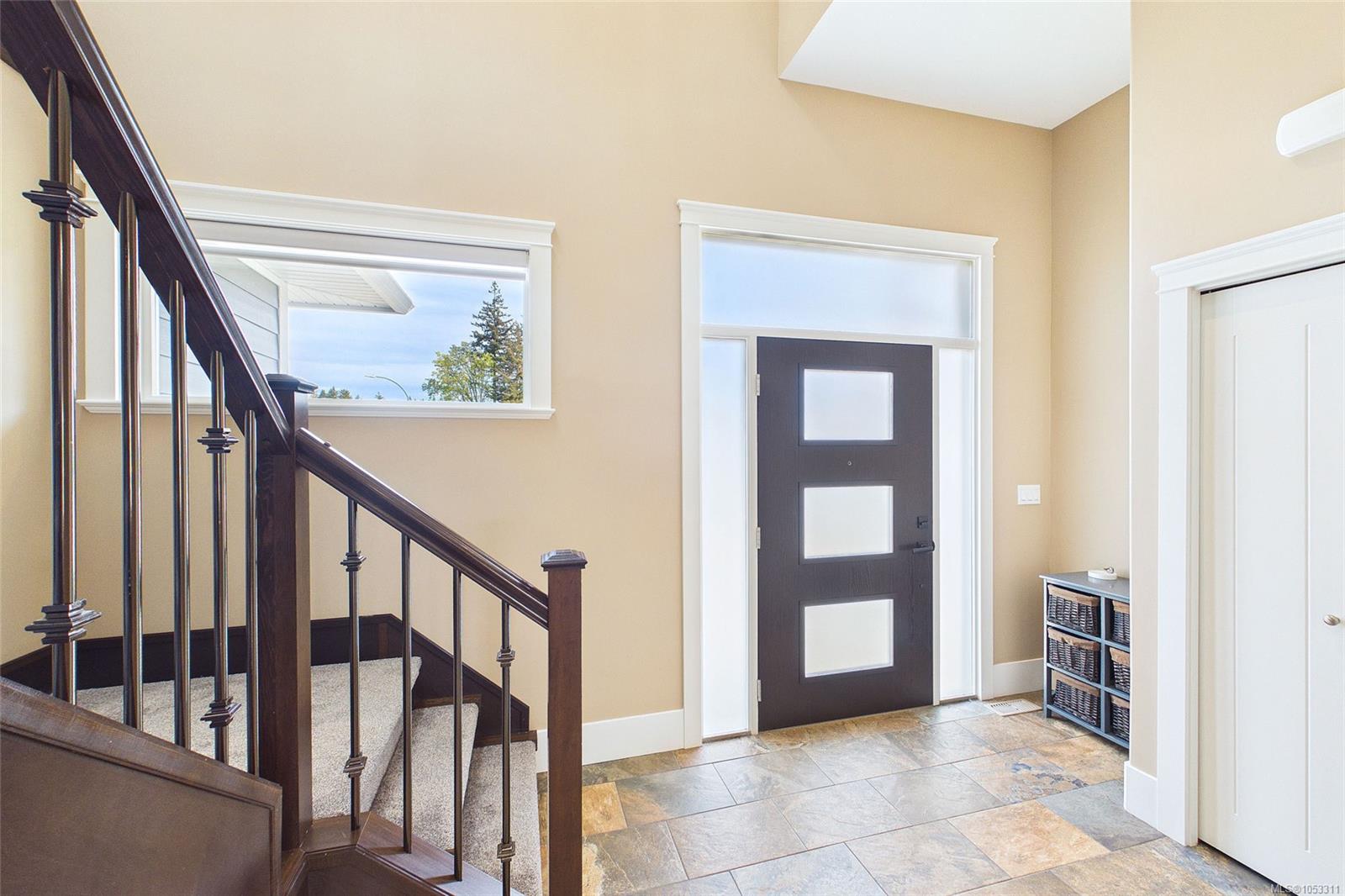 5751 Linyard Rd — listing photo 5 of 56
