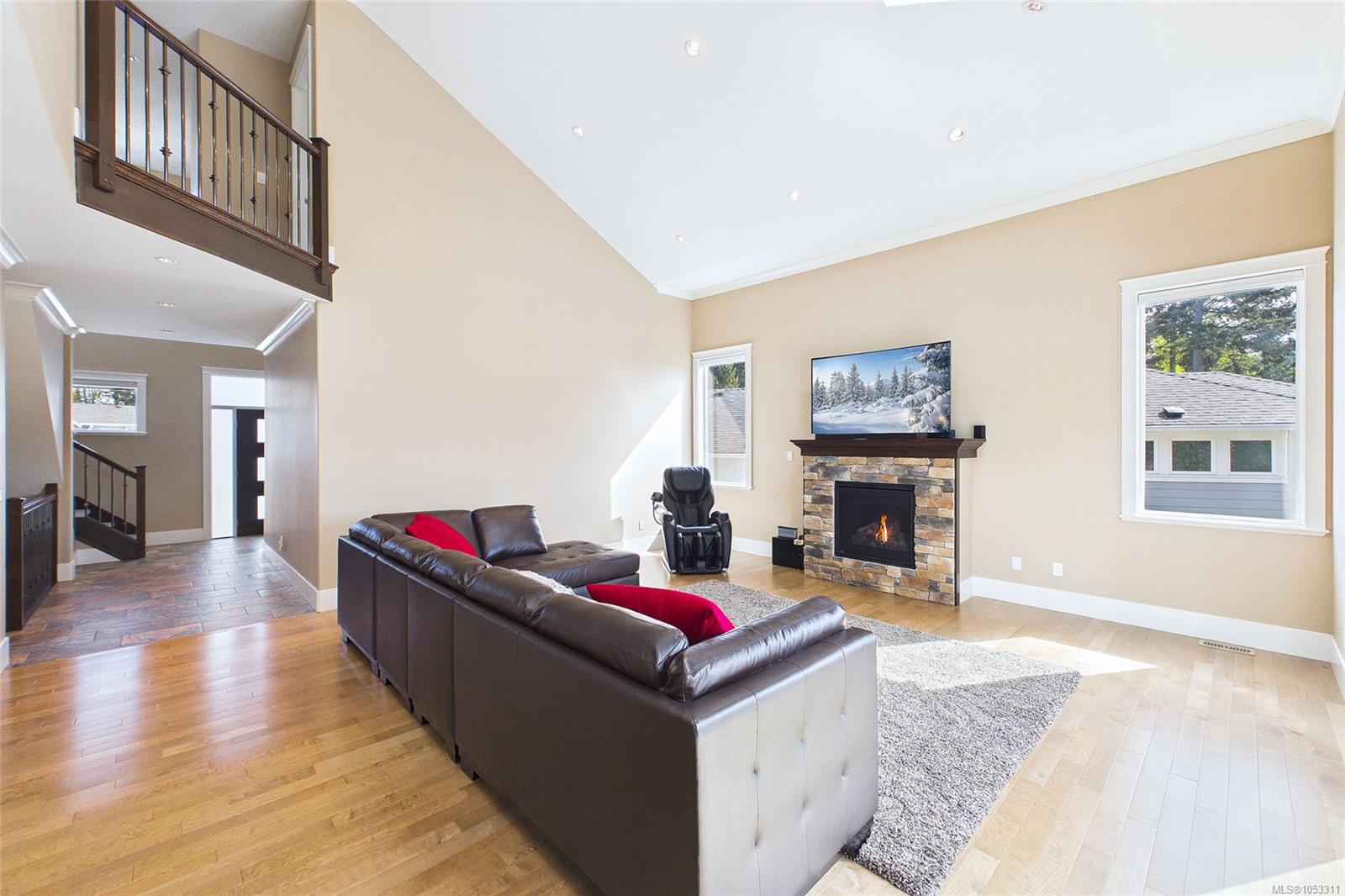 5751 Linyard Rd — listing photo 9 of 56